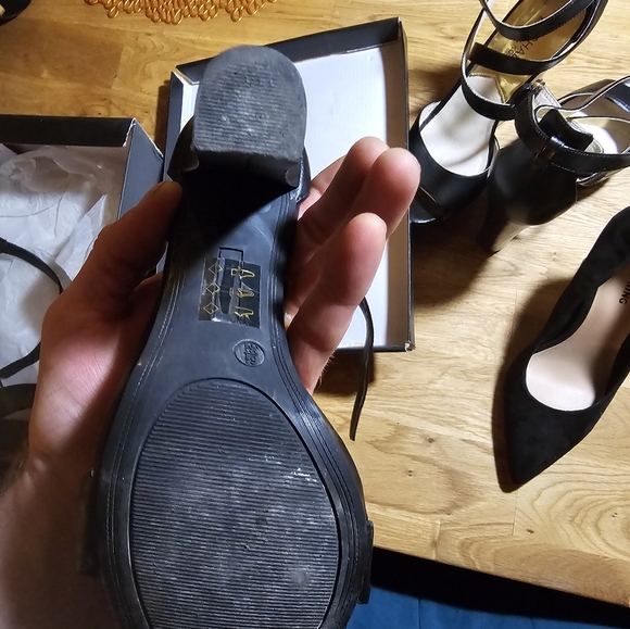 Le Chateau black Hills , 4in, size 6.5 - Picture 11 of 11